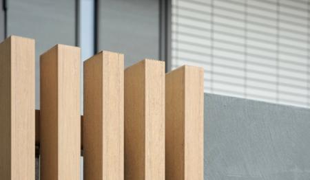 木のリアルに迫った高意匠ルーバー 再生木『プラスッ
