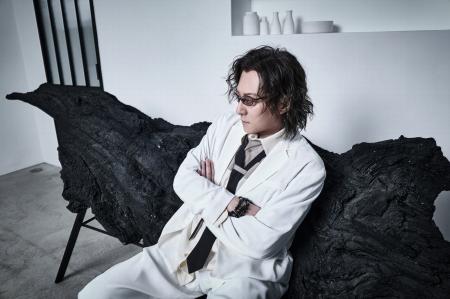 石井竜也、7年ぶりに洞窟ステージへ。cobaプロデュー