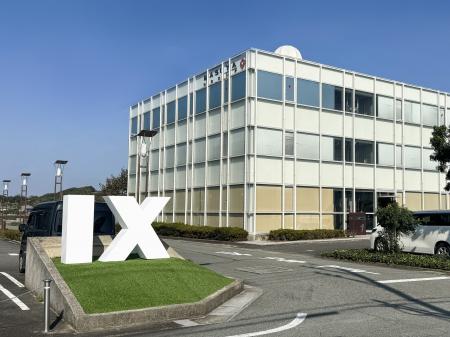 「おにぎりせんべい」のDX実践を地域へ。IXデジタル、 「おにぎりせんべい」のDX実践を地域へ。IXデジタル、