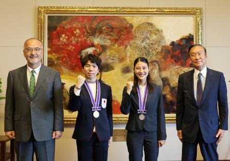 スキージャンプ 丸山希選手、フィギュアスケート 佐藤
