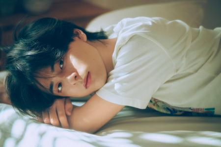 大友至恩が1st写真集を19歳の誕生日に発売! 青年から 大友至恩が1st写真集を19歳の誕生日に発売! 青年から