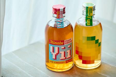 世界初のクラフトジン梅酒「Yii」のミニボトルを新発 世界初のクラフトジン梅酒「Yii」のミニボトルを新発