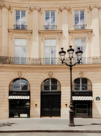 【アミ パリス】AMI PARIS、パリのヴィクトワール広場 【アミ パリス】AMI PARIS、パリのヴィクトワール広場