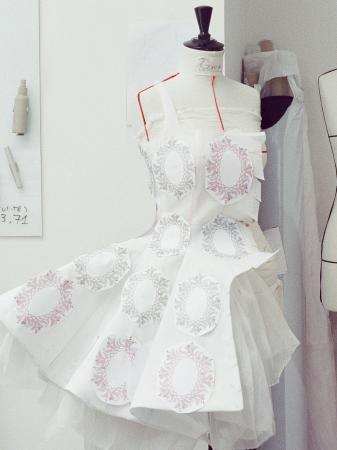 【Dior】ロザリアが”LUX” ツアーで着用したルックのサ
