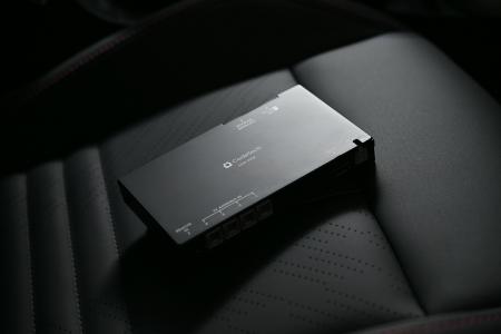 業界初※デュアルパワーサプライ搭載で受信感度強化を