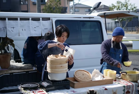 移動式こども食堂「やさい号」と奈良の子ども食堂「り 移動式こども食堂「やさい号」と奈良の子ども食堂「り