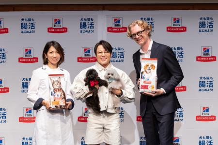 西川貴教さん、愛犬アルちゃん・エルちゃんと共に登場