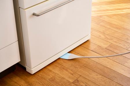 手の届かない家具・家電の下もラクラクお掃除　1cmの