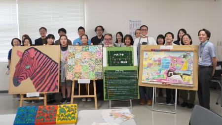 障害者アーティストの作品展示　横浜市の配送センター