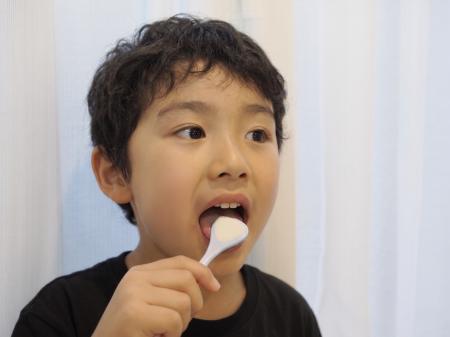 舌ブラシで変わる、子どもの口腔ケア ~口臭のutf-8 舌ブラシで変わる、子どもの口腔ケア ~口臭のutf-8