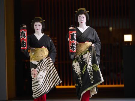 東京・赤坂で受け継がれる伝統芸能とモダンな空間が共 東京・赤坂で受け継がれる伝統芸能とモダンな空間が共