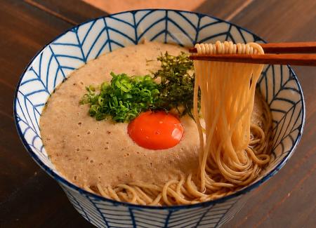 人気観光地・箱根湯本駅前に、昼は蕎麦処、夜は囲炉裏 人気観光地・箱根湯本駅前に、昼は蕎麦処、夜は囲炉裏