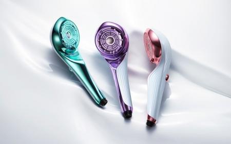 ファインバブルで水は進化する。その先で目覚める肌と ファインバブルで水は進化する。その先で目覚める肌と