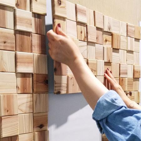 1分施工を実現する「天然木マグネットスクウェア」を 1分施工を実現する「天然木マグネットスクウェア」を