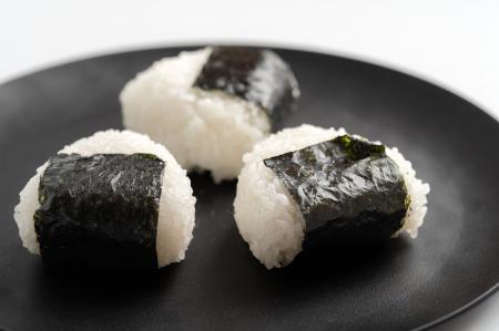 メニューは“至福の塩むすび”ただ一つ。創業73年の米穀