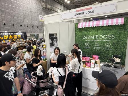 犬用サプリ「UNKO SUPPORT」、見本市初出展で会場持参