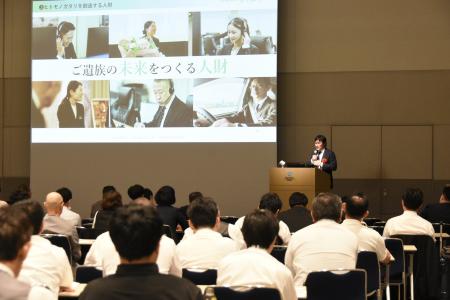 テンプレート型葬儀からオーダーメイド型葬儀へ“100人