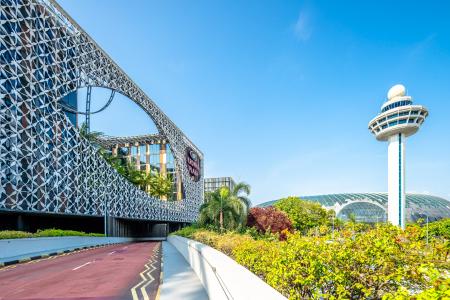 東京センチュリーとOUE、「Crowne Plaza Changi Airpo
