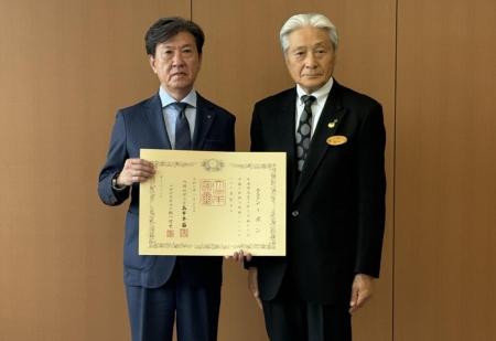シーボン「紺綬褒章」を受章