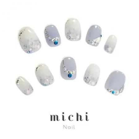 初夏の指先を華やかに彩る新作登場。ブルー・レッド・