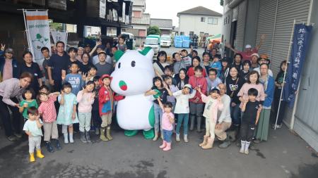 新緑の深谷市で焼きたて野菜に冷やしキュウリ　沃土会