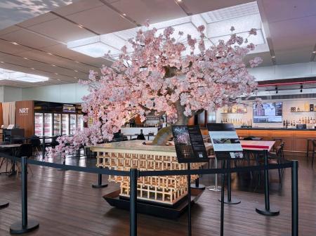 成田空港の新店舗にアルチザンの伝統工芸・桜造形アー