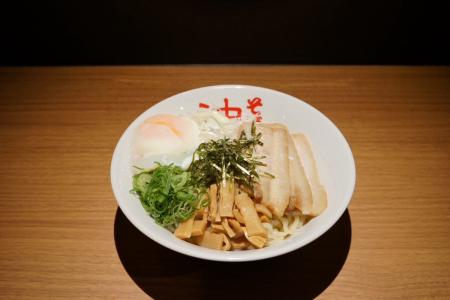 日本初の油そば専門店「東京麺珍亭本舗」が西日本初進