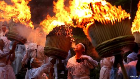世界遺産・熊野那智大社で日本三大火祭り「那智の扇祭