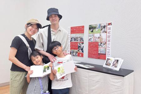 子どもたちが作った一冊が美術館へ　JPS展関西展で親