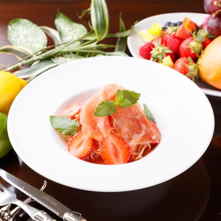 京都の老舗生パスタ専門店「ダニエルズ」にて、utf-8