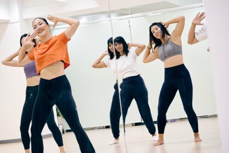 株式会社BOLLYQUE、インドのダンスフィットネスを用い