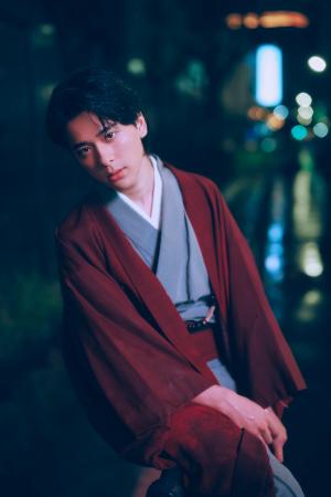 注目の若手俳優・大友至恩の初写真集から和装＆スーツ