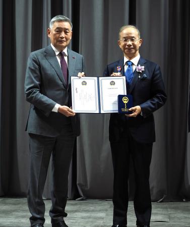 【徳島大学】徳島大学長がモンゴル国より「友好勲章」