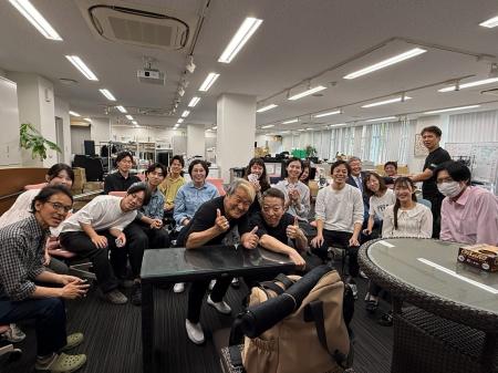 アパレル企業がプロマジシャンによる”マジック研修”を アパレル企業がプロマジシャンによる”マジック研修”を