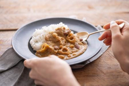 唐津市の学校給食のカレーに金属片混入、6月29日から