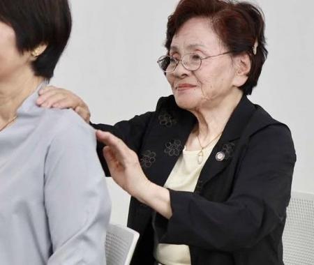 【初企画】”米寿のセラピスト”秋吉美千代サイン会を開