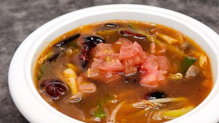夏季限定アラカルト「炸醬麺」「トマト麻辣湯」を発売