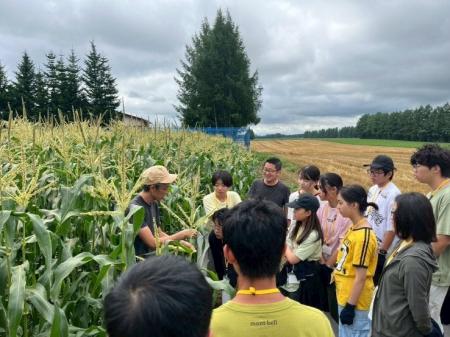 『自らの足で探究し、破天荒に出会い、フロンティアを 『自らの足で探究し、破天荒に出会い、フロンティアを
