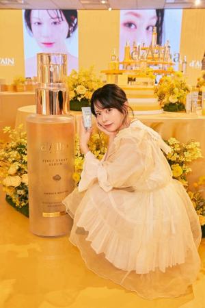 西村歩乃果、透明感あふれるホワイト×イエローコーデ