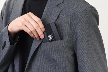 一瞬でカードサイズに収納できる新構造のエコバッグ「