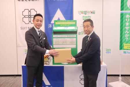 ファミリーマート×青山商事「ファミマフードドライブ