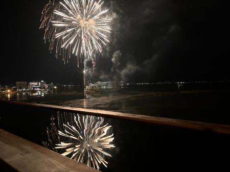 【花火に入る温泉体験】夏は諏訪湖で花火三昧。「湖上
