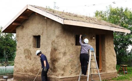 【完成見学会開催】ストローベイル(藁)６畳の小屋製作