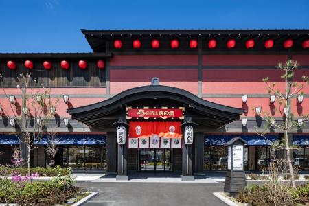 【西武秩父駅前温泉 祭の湯】地元園児が描く約280個の