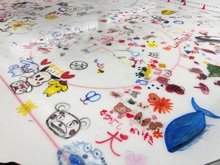 スケートリンクをキャンバスに！「氷上お絵描きイベン