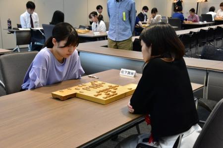 創設20周年「マイナビ女子オープン」、将棋に励む小学 創設20周年「マイナビ女子オープン」、将棋に励む小学