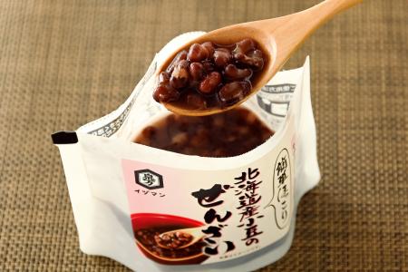発売25年のぜんざいに、新たな選択肢。器いらずで楽し 発売25年のぜんざいに、新たな選択肢。器いらずで楽し
