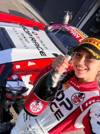プレミアグループ、レーシングドライバー織戸茉彩選手