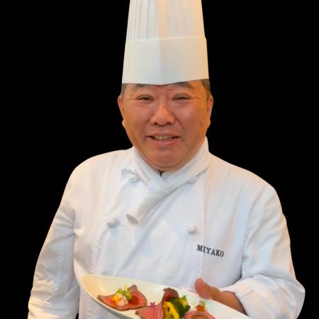 赤ワインで煮込んだ和牛をごろっと包んだ「肉の中に、 赤ワインで煮込んだ和牛をごろっと包んだ「肉の中に、