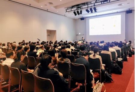 早朝8時のモーニングセミナーが満席300名超を対象とし 早朝8時のモーニングセミナーが満席300名超を対象とし
